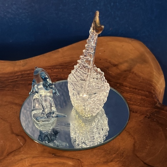 VTG 80s Hand Blown Spun Glass Mini Sailboat Blue Dolphine Flipper Figurine MCM - Picture 3 of 4